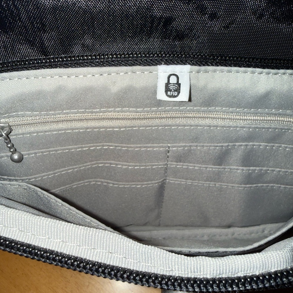 Baggallini Black Crossbody Bag with Silver Turn-Lock LIKE NEW - Picture 5 of 11